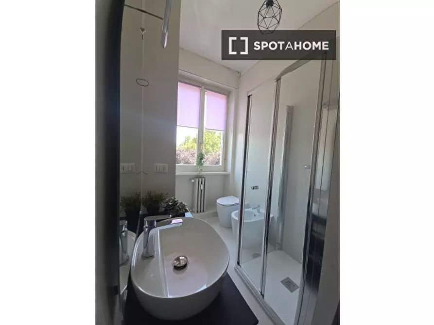 Immagine 10 di Camera condivisa in affitto  in Viale Francesco Restelli a Milano