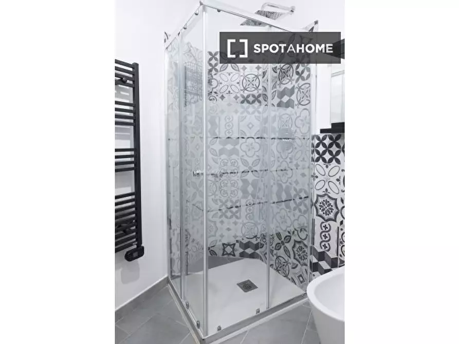 Immagine 19 di Camera condivisa in affitto  in Via Emilio Faà di Bruno a Milano