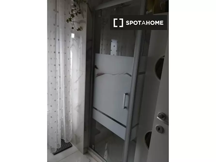 Immagine 9 di Camera condivisa in affitto  in Via Milano a Baranzate