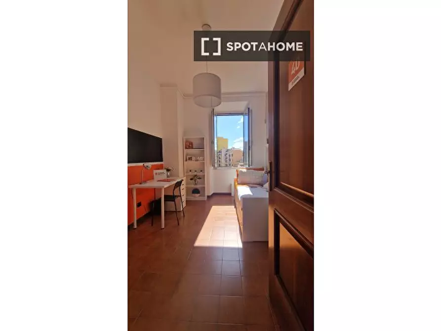 Immagine 3 di Camera condivisa in affitto  in Via Paolo Paruta a Roma