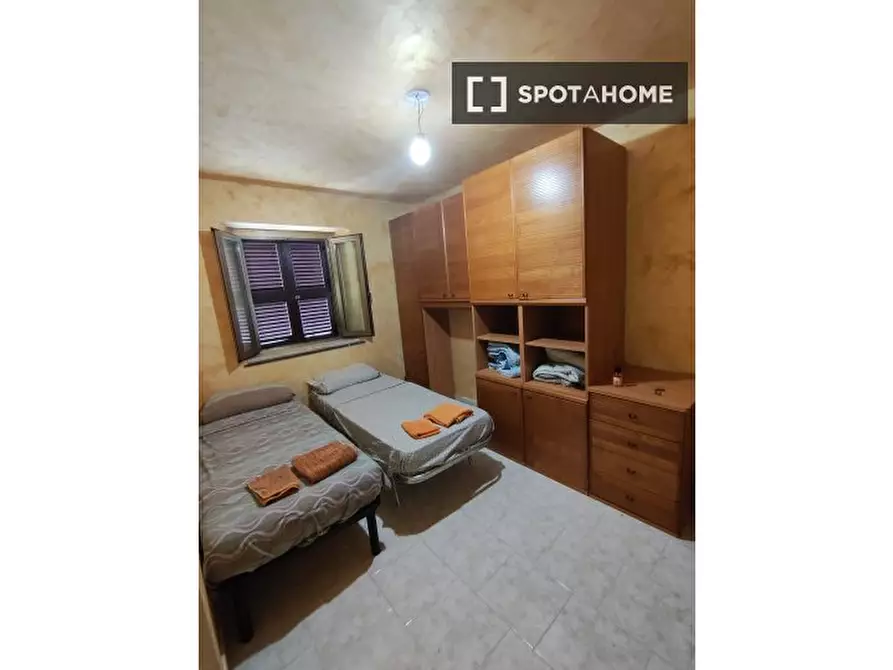 Immagine 4 di Camera condivisa in affitto  in Via Subiaco a Guidonia Montecelio