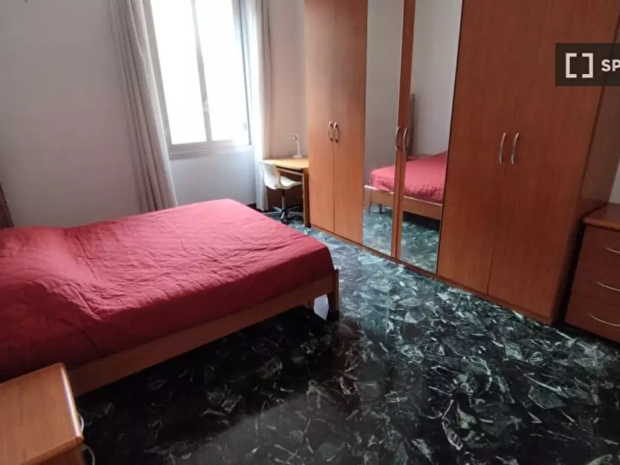 Immagine 5 di Camera condivisa in affitto  in Via Francesco Sivori a Genova