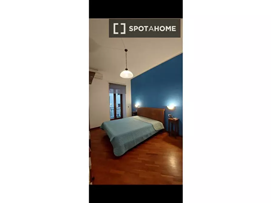 Immagine 1 di Camera condivisa in affitto  in Via S. Giovanni Maggiore Pignatelli a Napoli