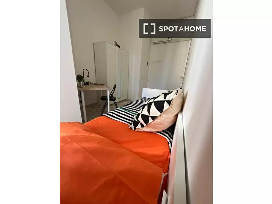 Immagine 2 di Camera condivisa in affitto  in Via Grazia Deledda a Cagliari