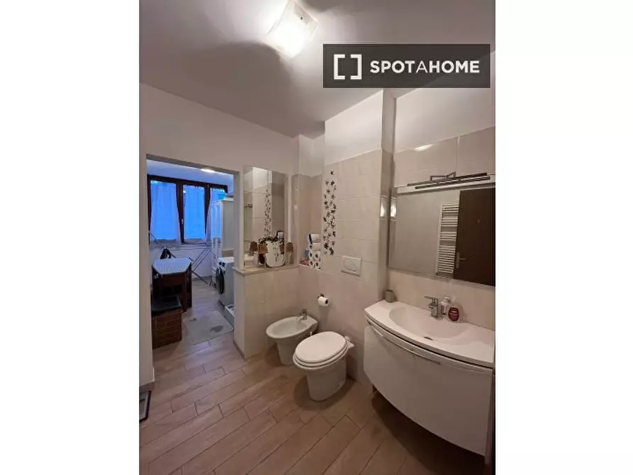 Immagine 13 di Camera condivisa in affitto  in Viale Londra a Roma