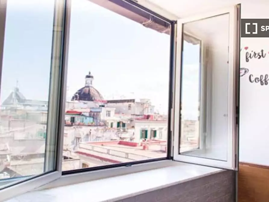 Immagine 9 di Camera condivisa in affitto  in Vico Maiorani a Napoli