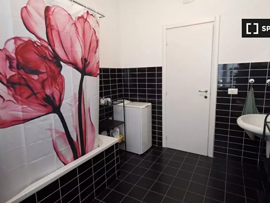 Immagine 14 di Camera condivisa in affitto  in Via Venezia a Genova