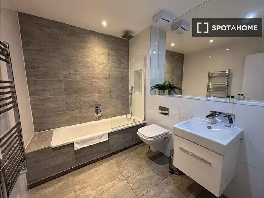 Immagine 13 di Appartamento in affitto  in Bromehead St, Whitechapel, London E1 2PQ, UK a Poplar