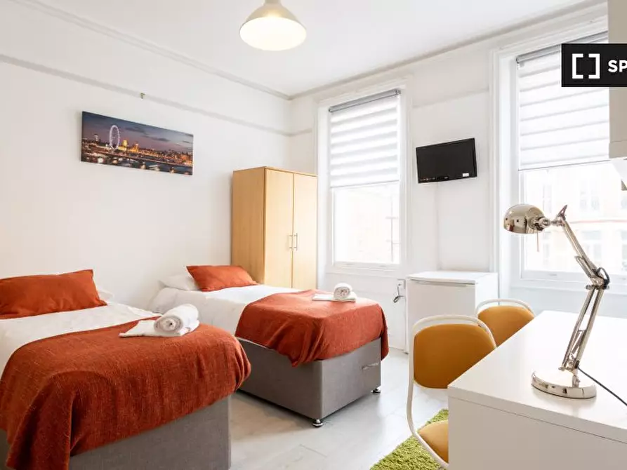 Immagine 3 di Camera condivisa in affitto  in nd Floor Apartment a Kensington