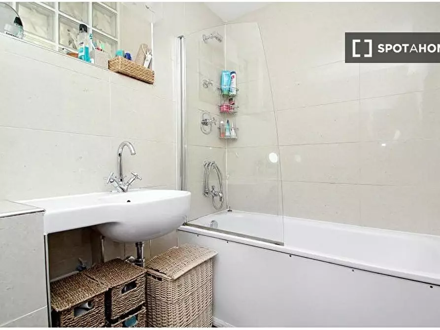 Immagine 4 di Camera condivisa in affitto  in Delamere Terrace a Paddington