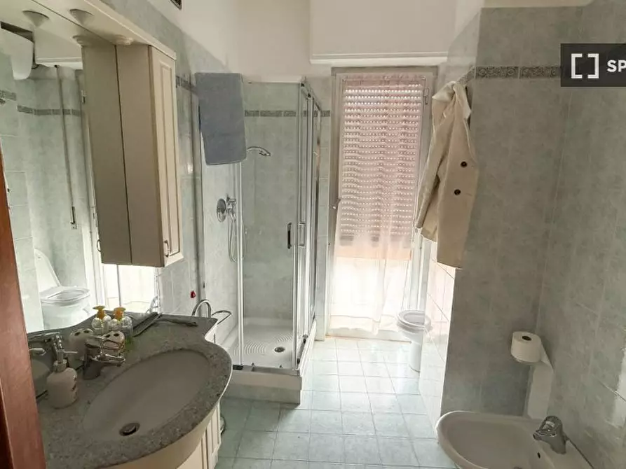 Immagine 6 di Camera condivisa in affitto  in C.so Europa a Genova