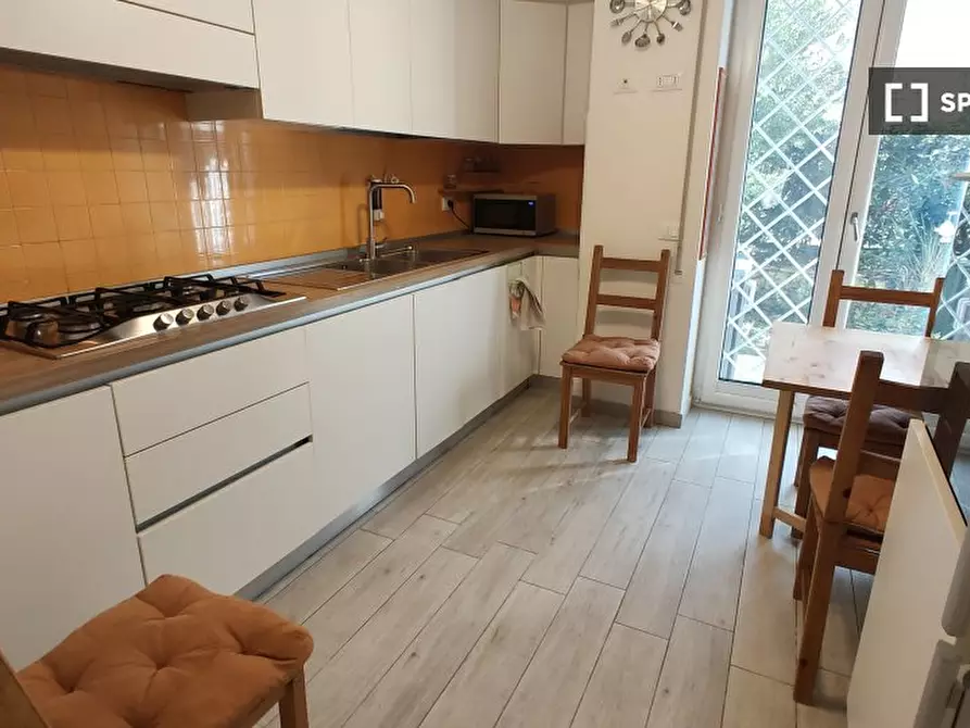 Immagine 9 di Camera condivisa in affitto  in Via Montebruno a Roma