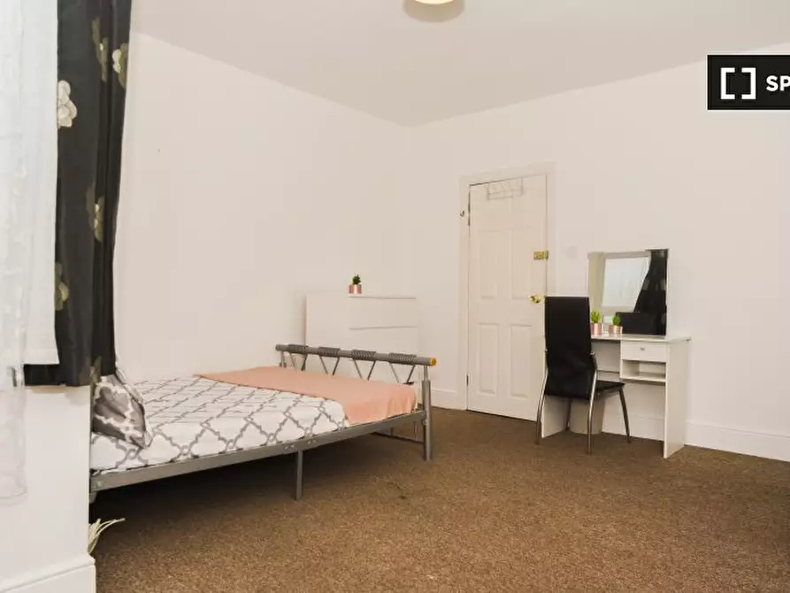 Immagine 4 di Camera condivisa in affitto  in Prince Regent Ln a East Ham