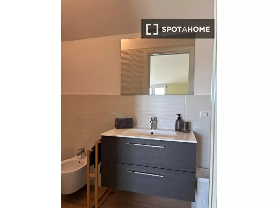 Immagine 8 di Camera condivisa in affitto  in Via Oslavia a Sesto San Giovanni