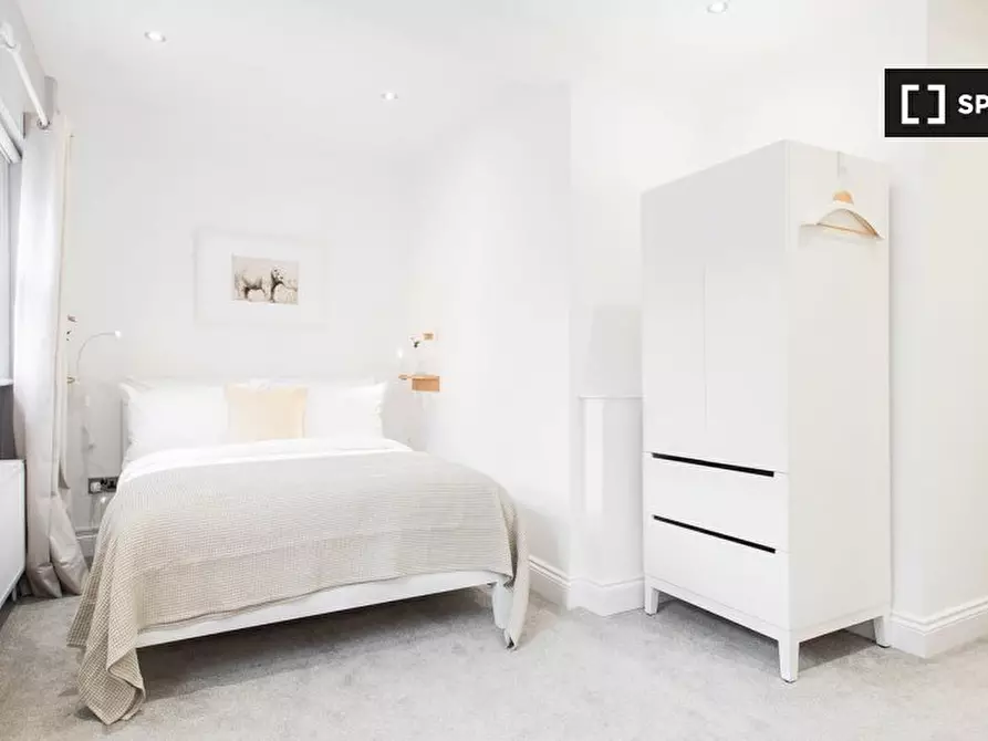 Immagine 3 di Appartamento in affitto  in Windmill St a Camden Town