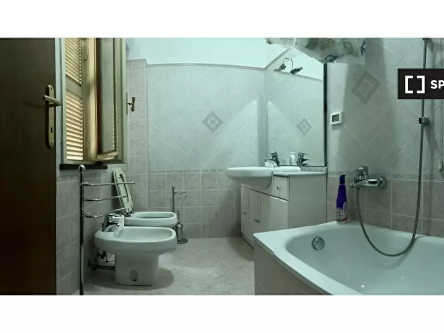 Immagine 8 di Camera condivisa in affitto  in Via Renato Simoni a Roma