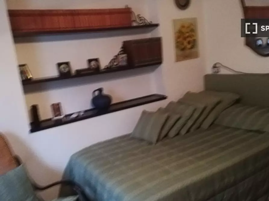 Immagine 1 di Camera condivisa in affitto  in Vicolo Casale Lumbroso a Roma