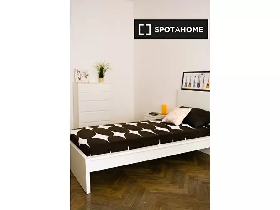 Immagine 2 di Camera condivisa in affitto  in Via Filippo Juvarra a Torino