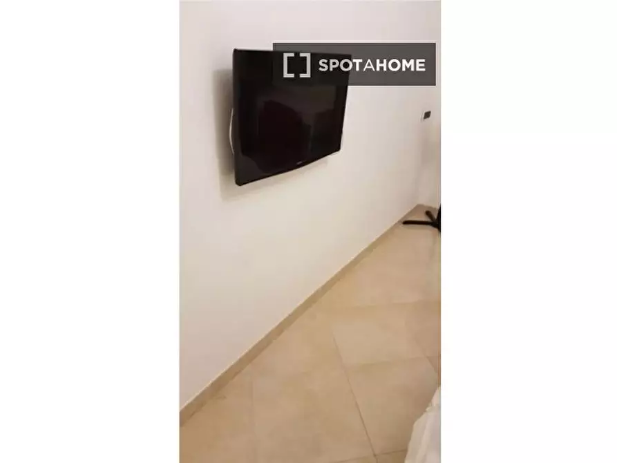 Immagine 14 di Camera condivisa in affitto  in Via Alba, 00182 Roma RM, Italy a Roma