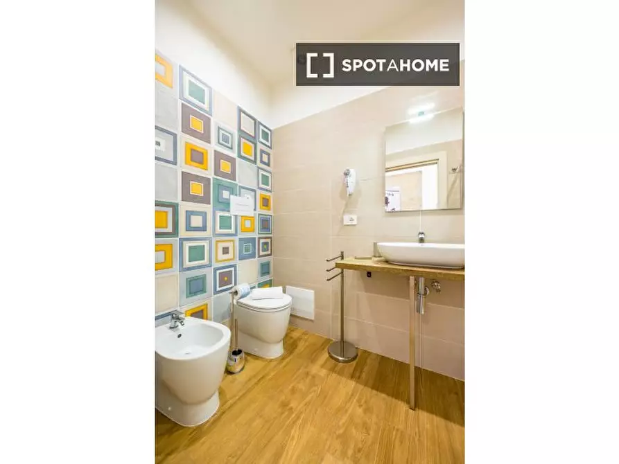 Immagine 5 di Appartamento in affitto  in Via Santa Teresa degli Scalzi a Napoli