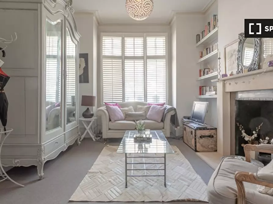 Immagine 4 di Appartamento in affitto  in Queenstown Rd, Battersea, London, UK a Lambeth