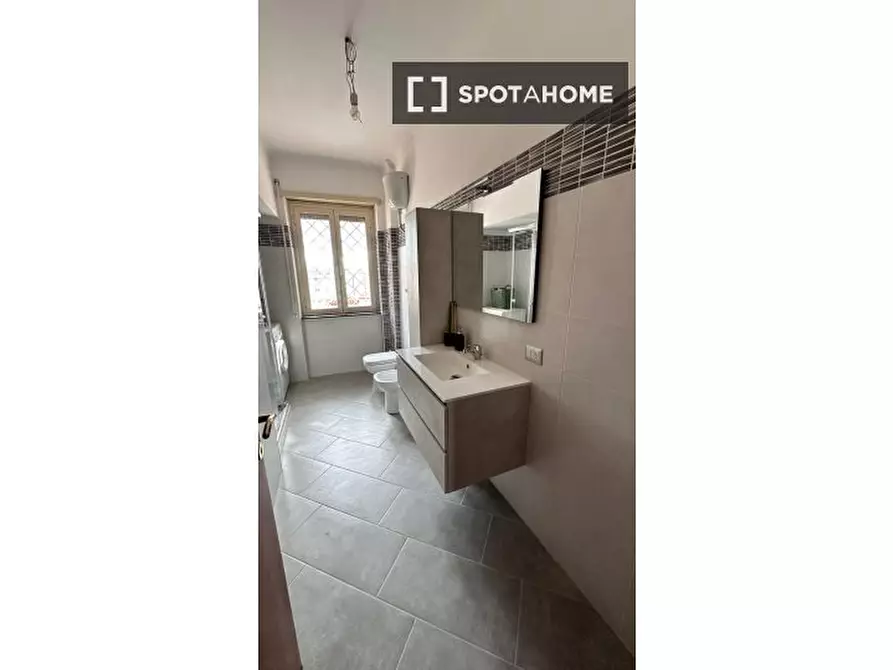 Immagine 18 di Camera condivisa in affitto  in Via del Pigneto a Roma