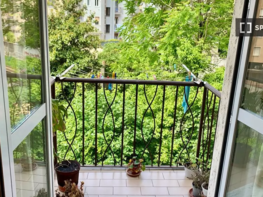 Immagine 11 di Camera condivisa in affitto  in Via Giambellino a Milano