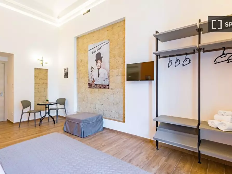 Immagine 16 di Appartamento in affitto  in Via Santa Teresa degli Scalzi a Napoli