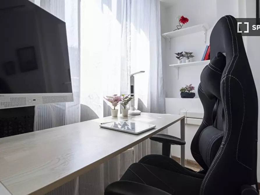 Immagine 6 di Camera condivisa in affitto  in Viale Francesco Restelli a Milano