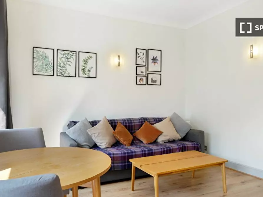 Immagine 3 di Appartamento in affitto  in Falkland Road a Camden Town