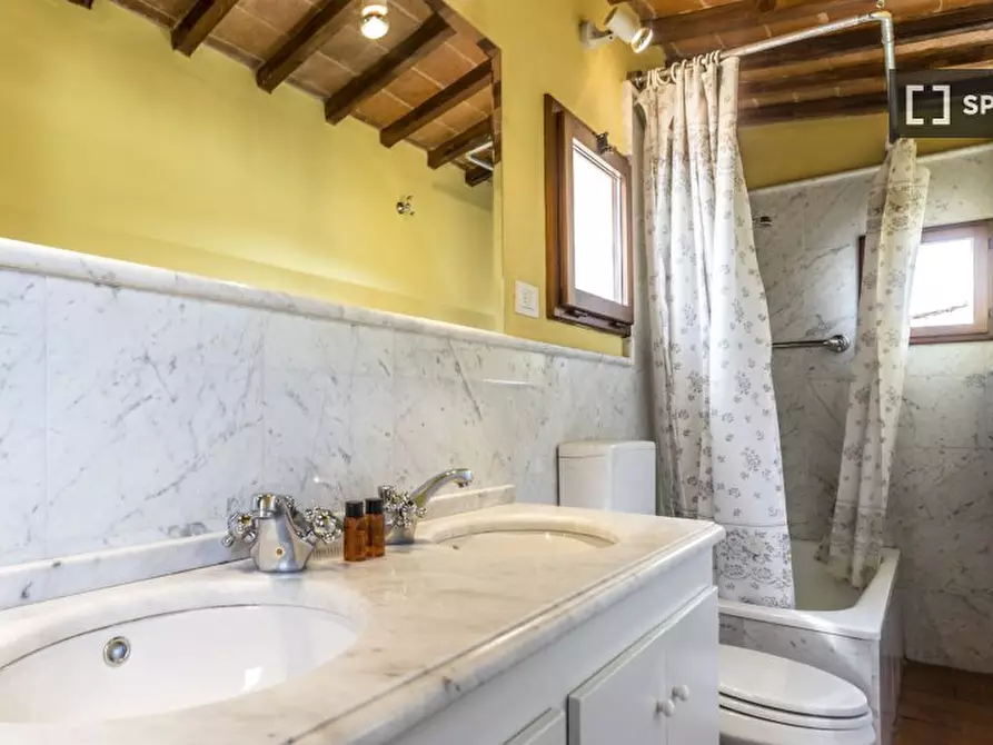 Immagine 14 di Appartamento in affitto  in Piazza di Santa Croce a Firenze