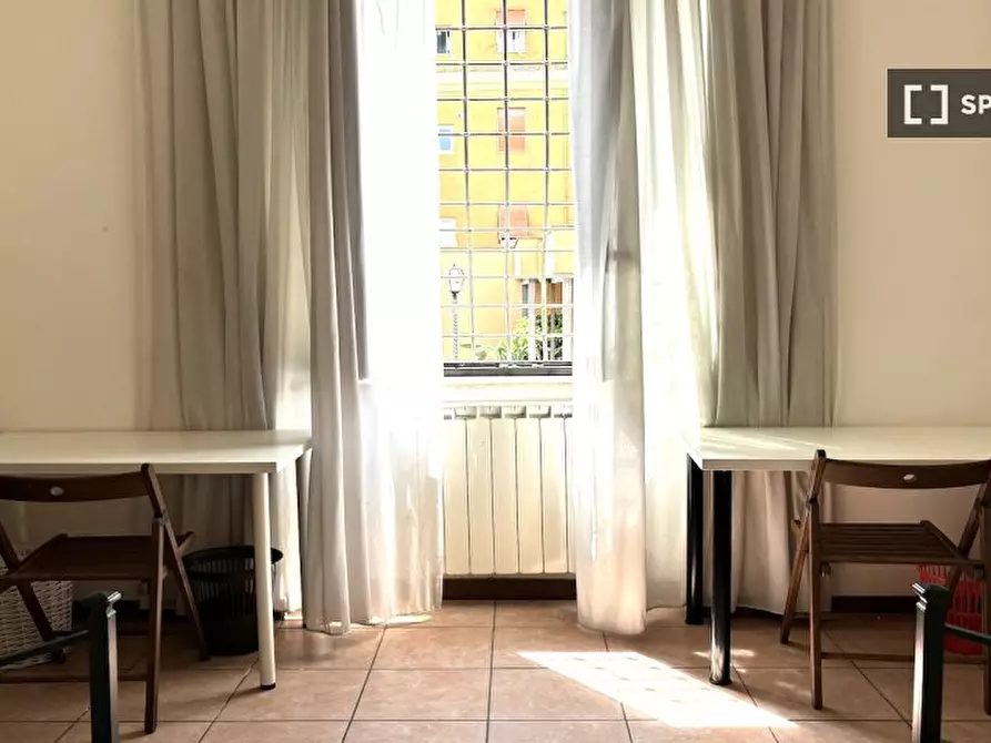 Immagine 2 di Camera condivisa in affitto  in Via Alessandro Brisse a Roma