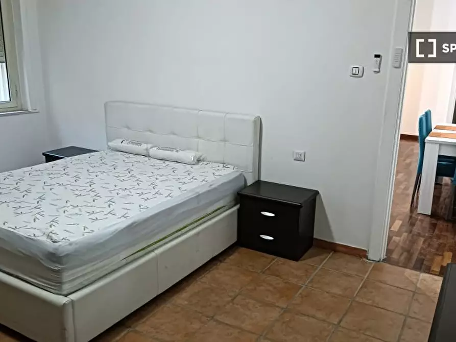 Immagine 1 di Camera condivisa in affitto  in Piazza Gabriele D'Annunzio a Napoli