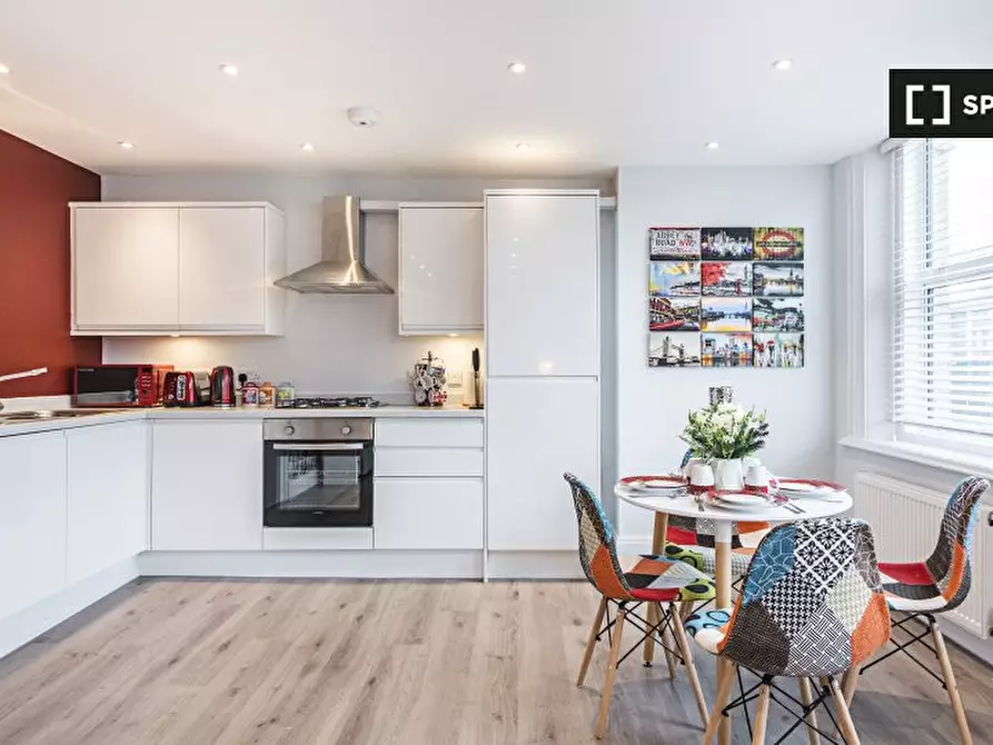 Immagine 7 di Appartamento in affitto  in Kilburn High Rd a Camden Town