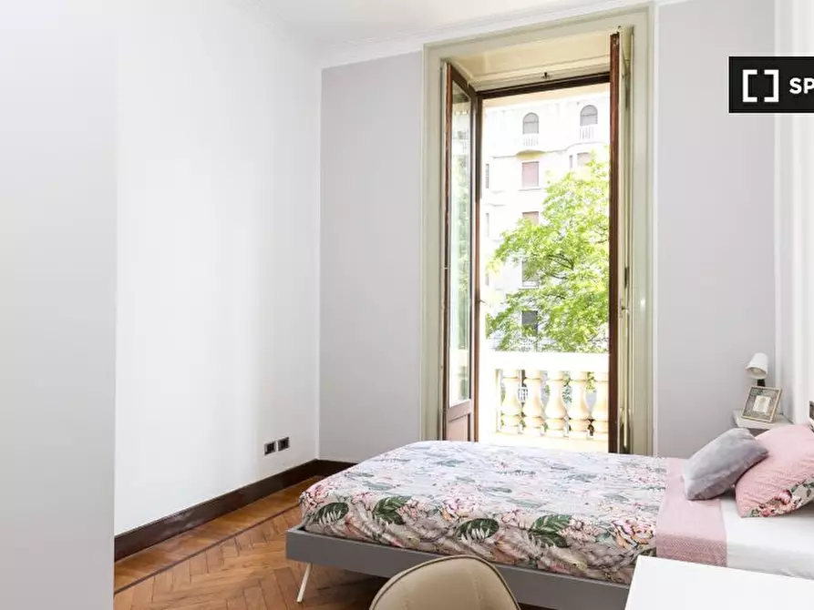 Immagine 4 di Camera condivisa in affitto  in Viale Regina Giovanna a Milano