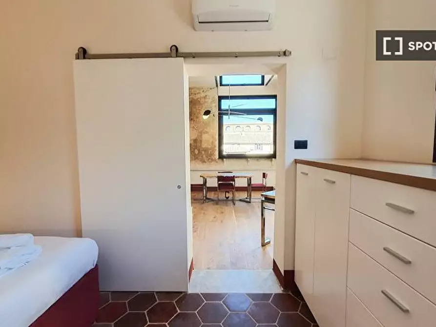 Immagine 5 di Appartamento in affitto  in Via Della Croce a Roma