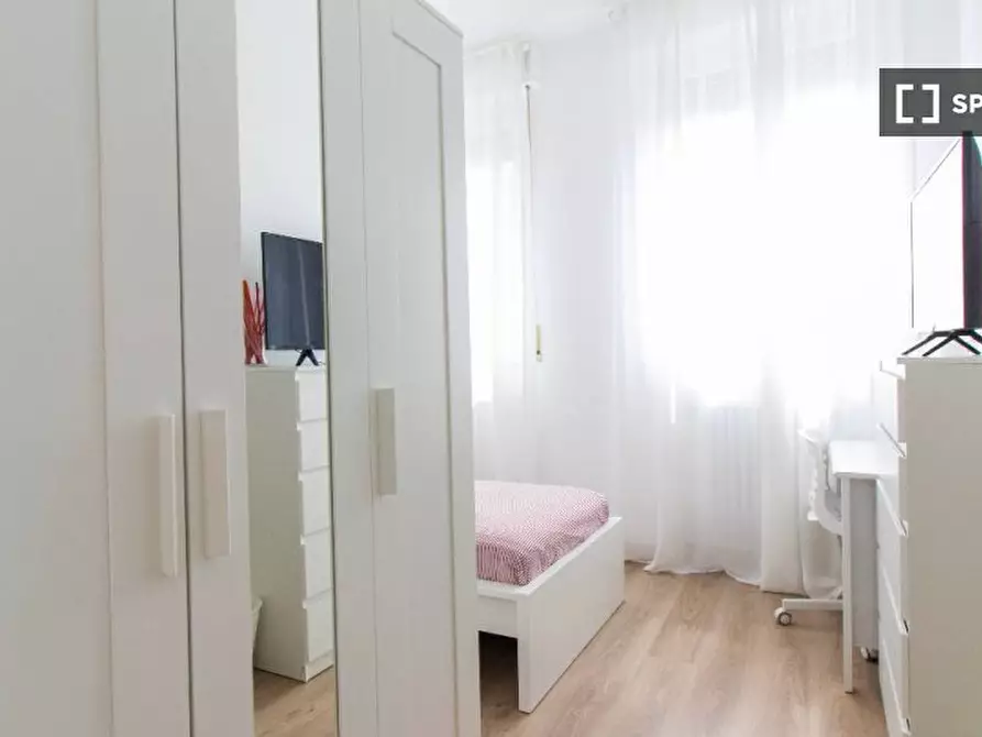 Immagine 1 di Camera condivisa in affitto  in Via Giuseppe Candiani a Milano