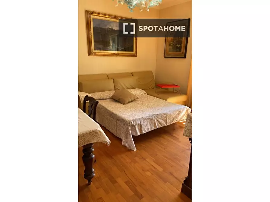 Immagine 8 di Camera condivisa in affitto  in Via Posillipo a Napoli