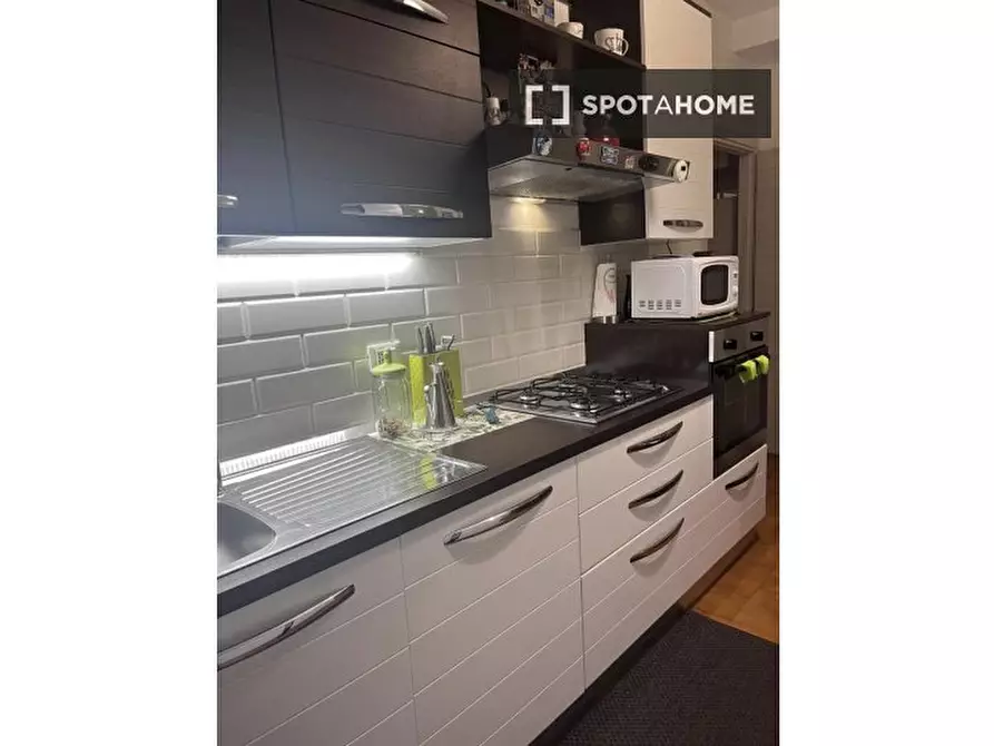 Immagine 5 di Camera condivisa in affitto  in Via Riccardo Pitteri a Roma