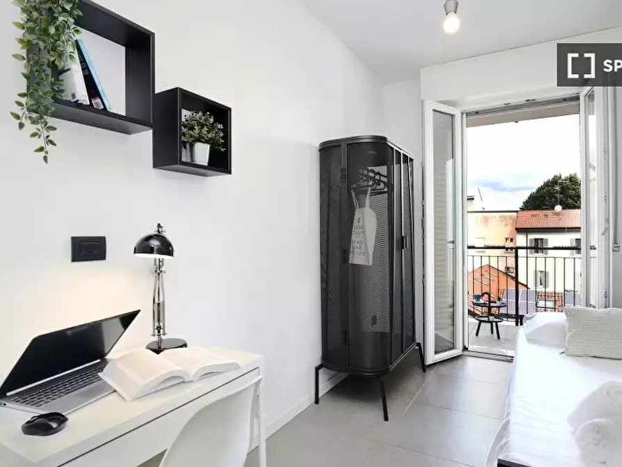 Immagine 3 di Camera condivisa in affitto  in Via Luigi Mercantini a Milano