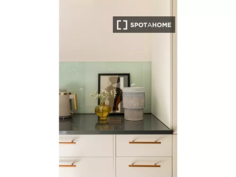 Immagine 16 di Appartamento in affitto  in Basing Street a Kensington