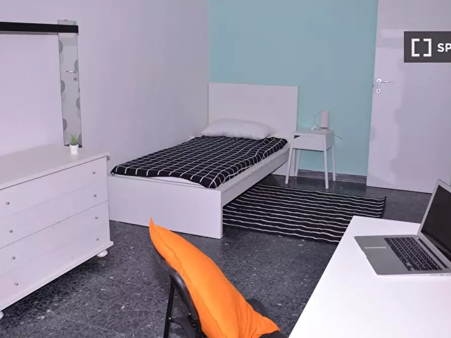 Immagine 17 di Camera condivisa in affitto  in Via Ingurtosu n a Cagliari