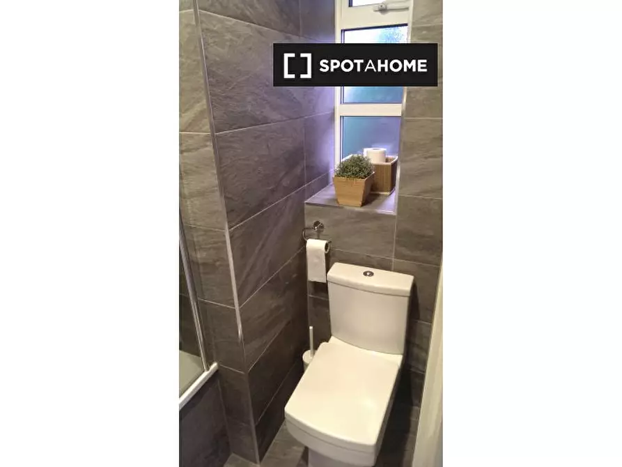 Immagine 8 di Camera condivisa in affitto  in Myrdle St a Poplar