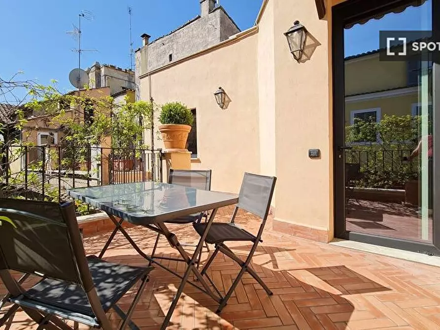 Immagine 17 di Appartamento in affitto  in Via Della Croce a Roma