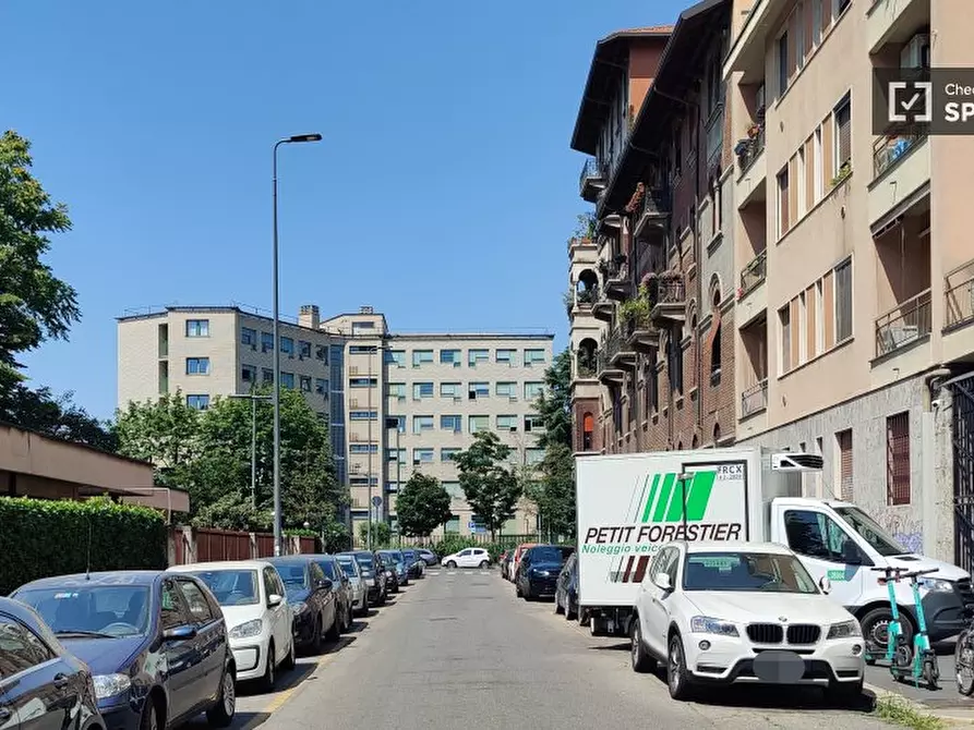 Immagine 14 di Camera condivisa in affitto  in Via Salasco a Milano