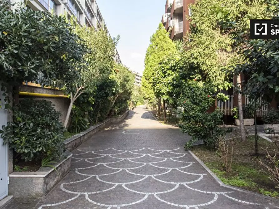 Immagine 16 di Camera condivisa in affitto  in Largo Francesco Anzani a Roma