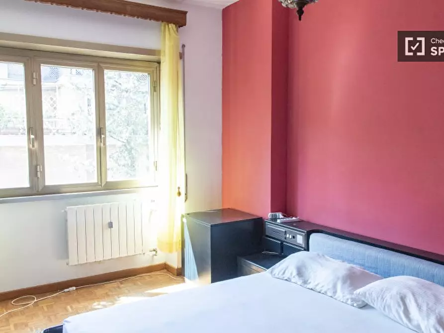 Immagine 2 di Camera condivisa in affitto  in Via Laurentina a Roma