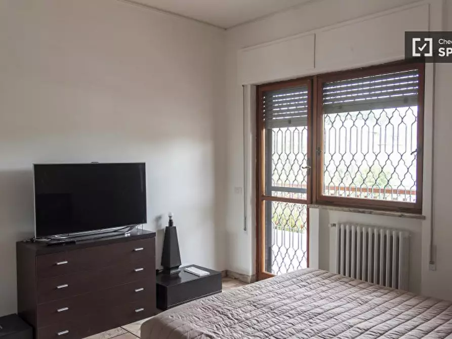 Immagine 4 di Camera condivisa in affitto  in Via Mattia Battistini a Roma