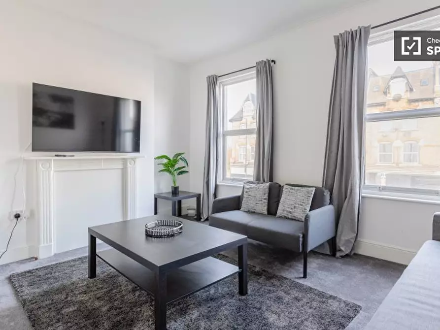 Immagine 1 di Appartamento in affitto  in A Goldhawk Rd a Hammersmith