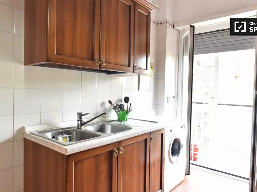 Immagine 8 di Camera condivisa in affitto  in Viale Giacomo Aicardi a Roma